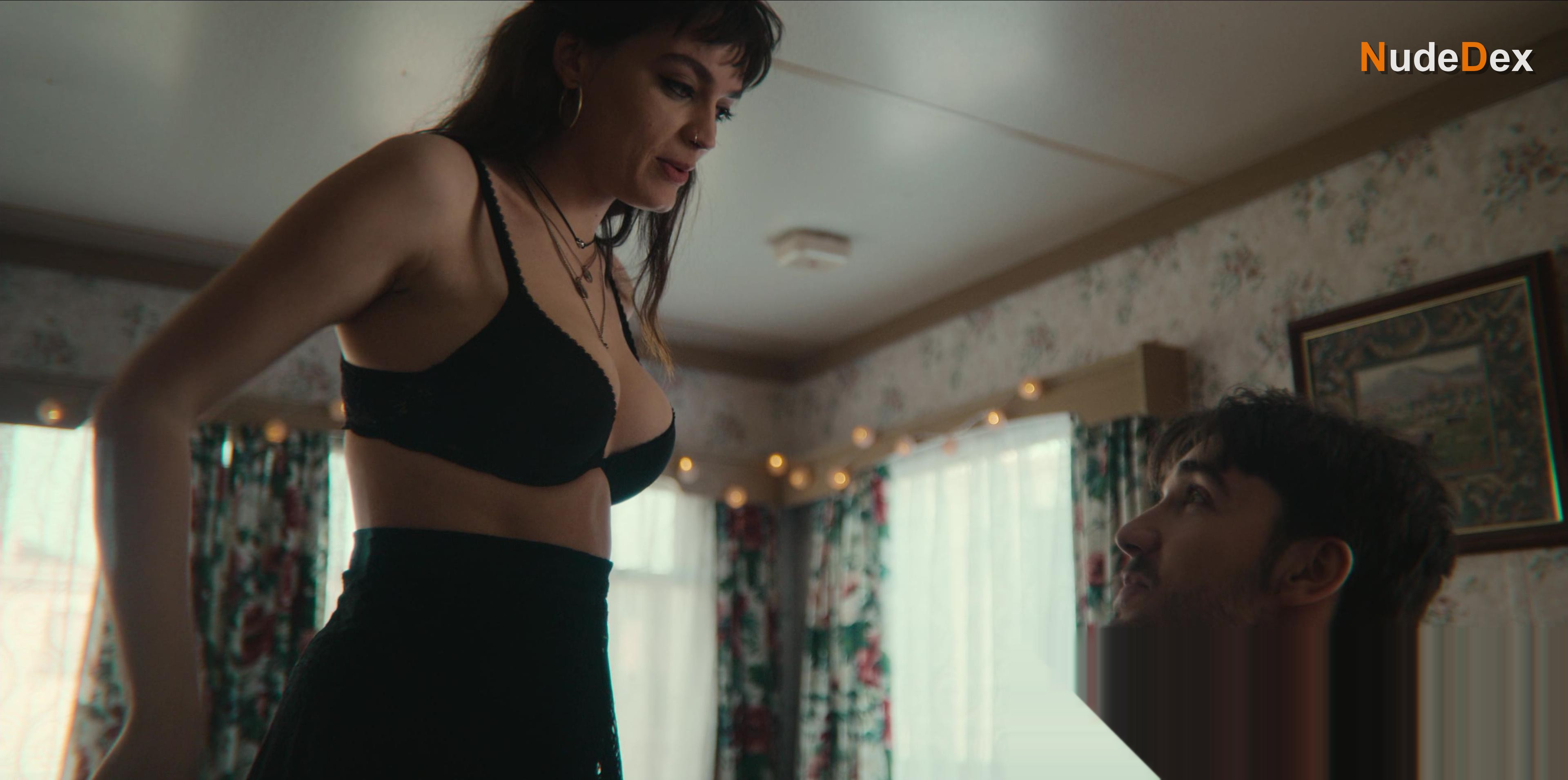 Emma Mackey in Sex Education, photo 10
