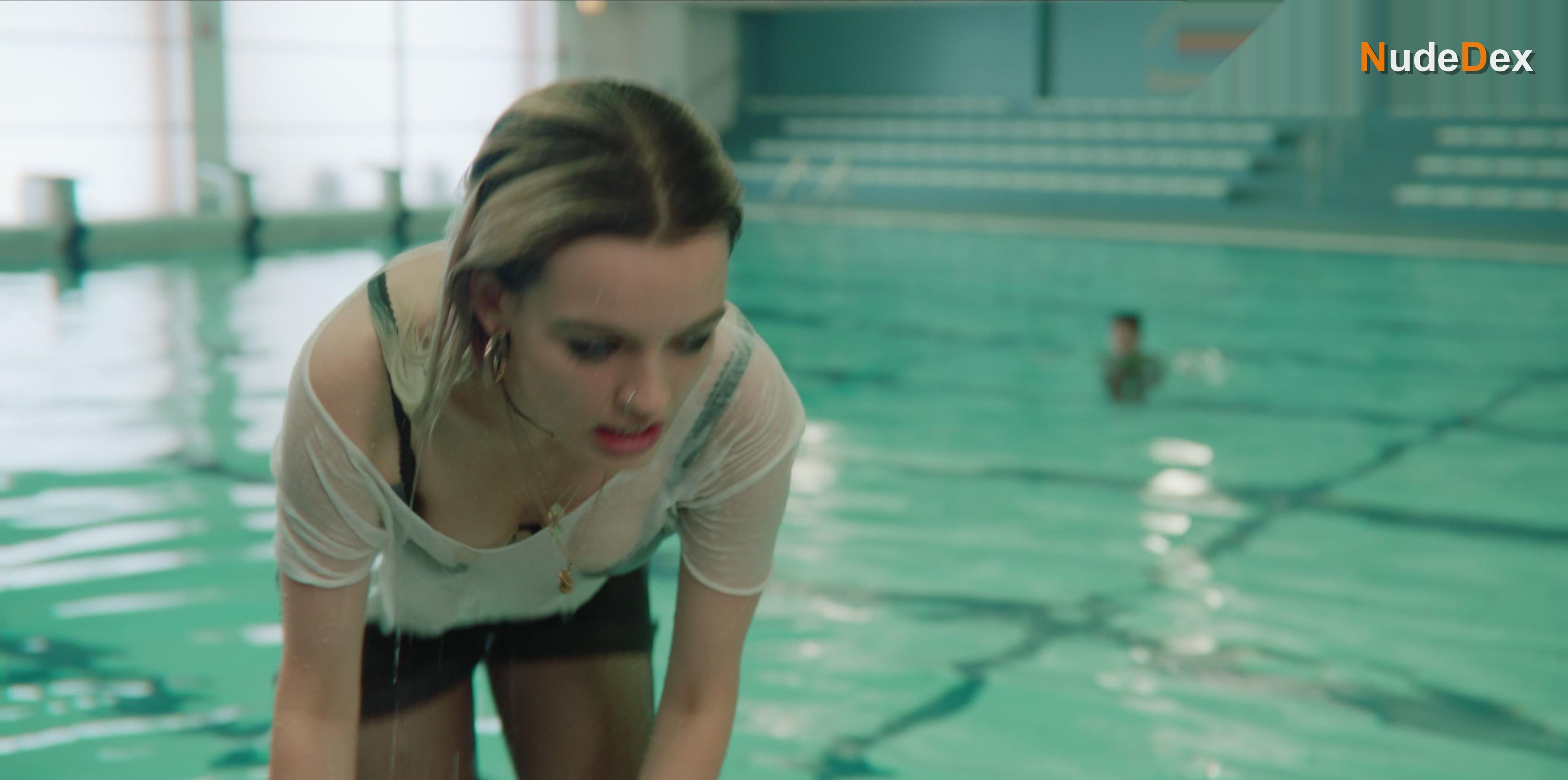 Emma Mackey in Sex Education, photo 16