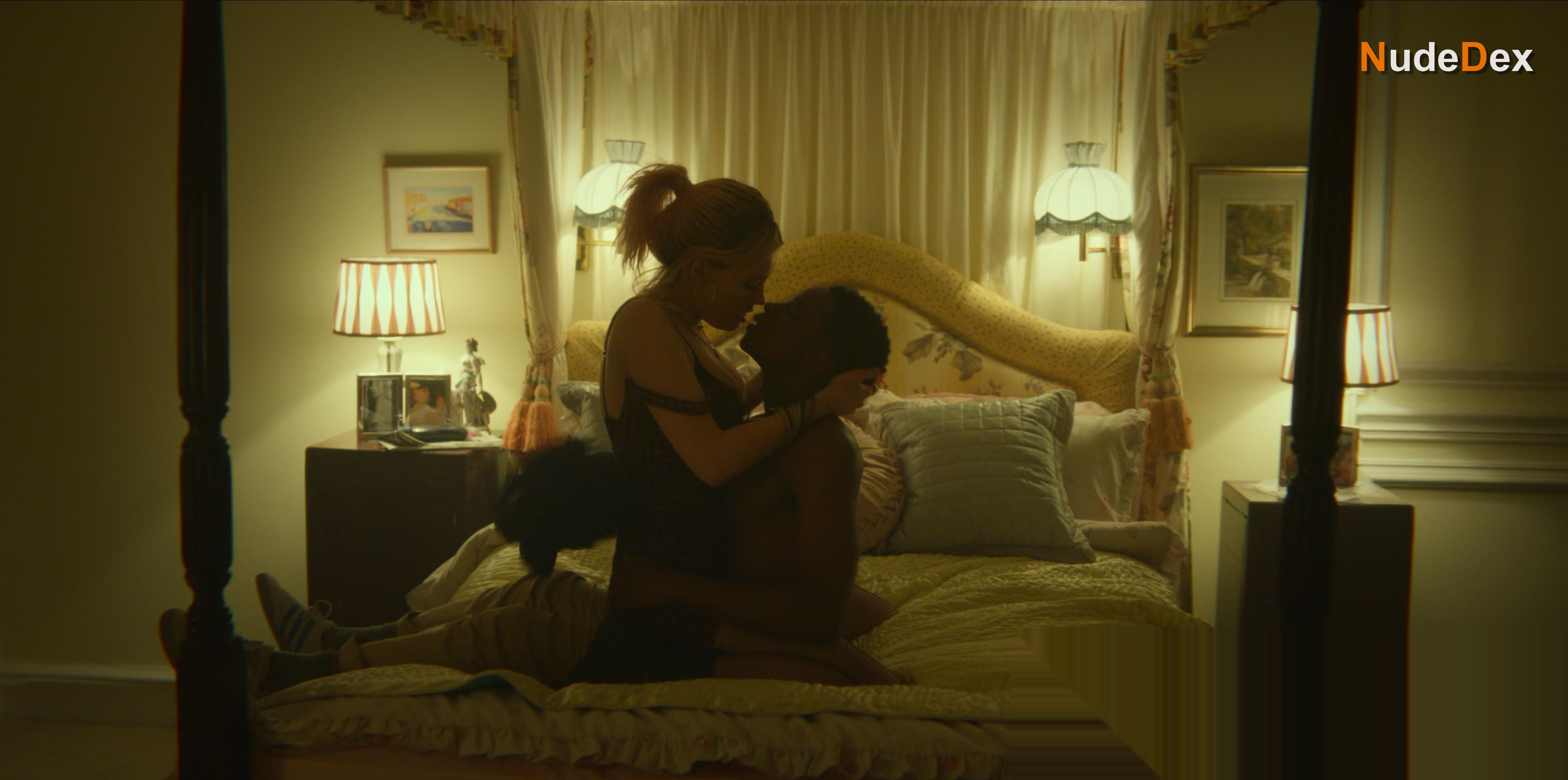 Emma Mackey in Sex Education, photo 17