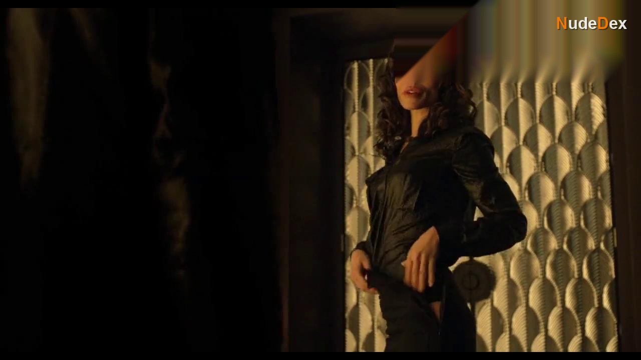 Lost Girl in Lost Girl, photo 3