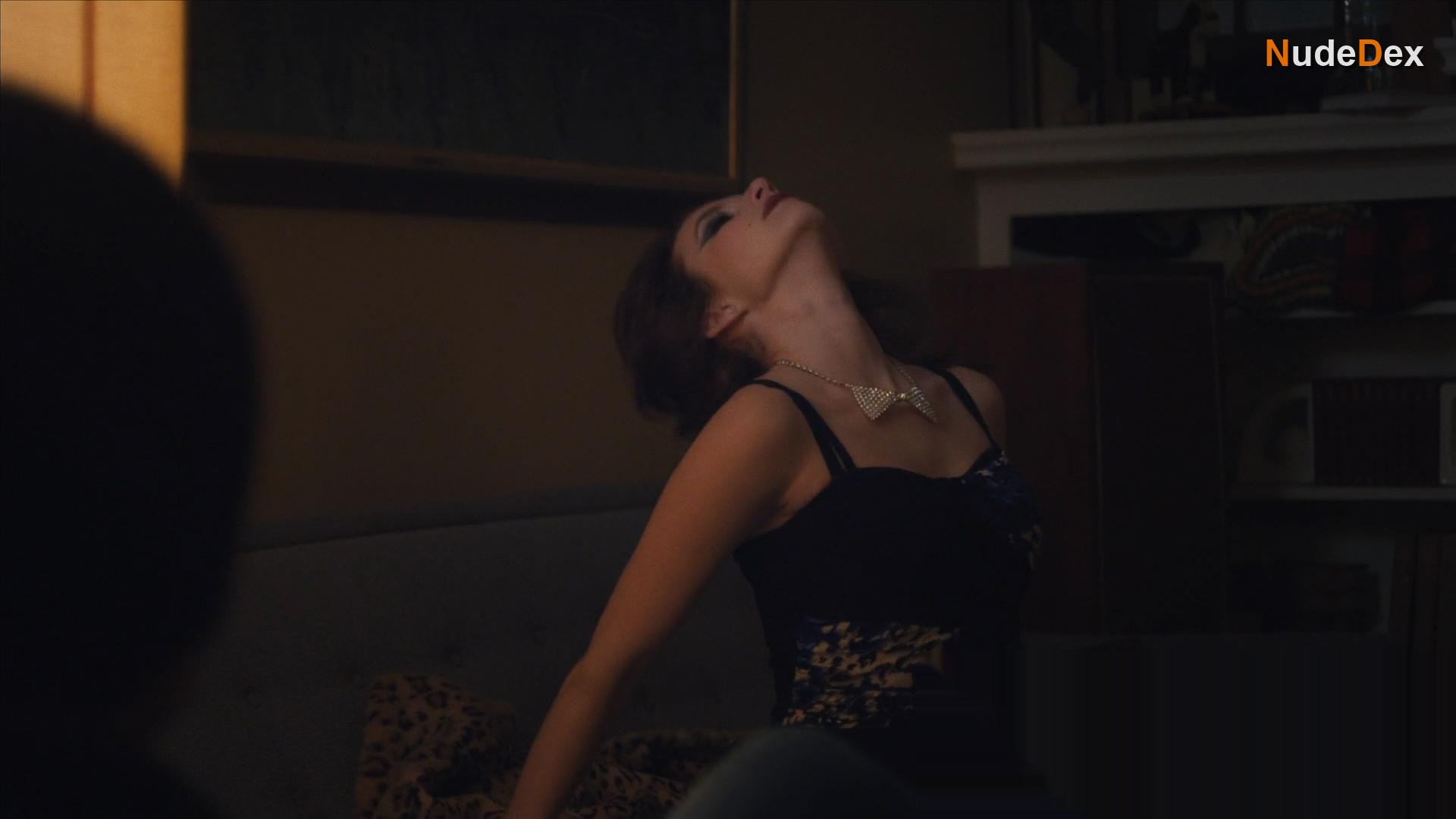 Emma Roberts in Adult World, photo 6