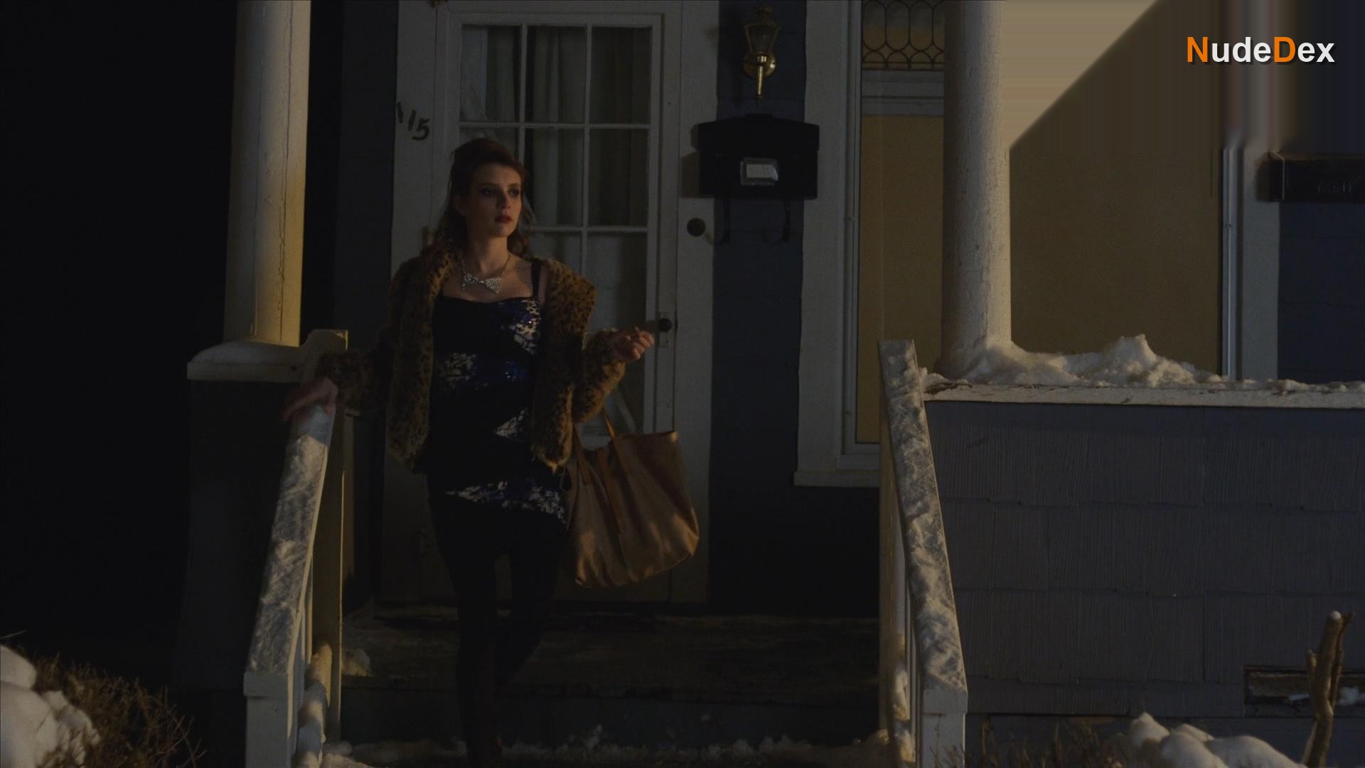 Emma Roberts in Adult World, photo 7
