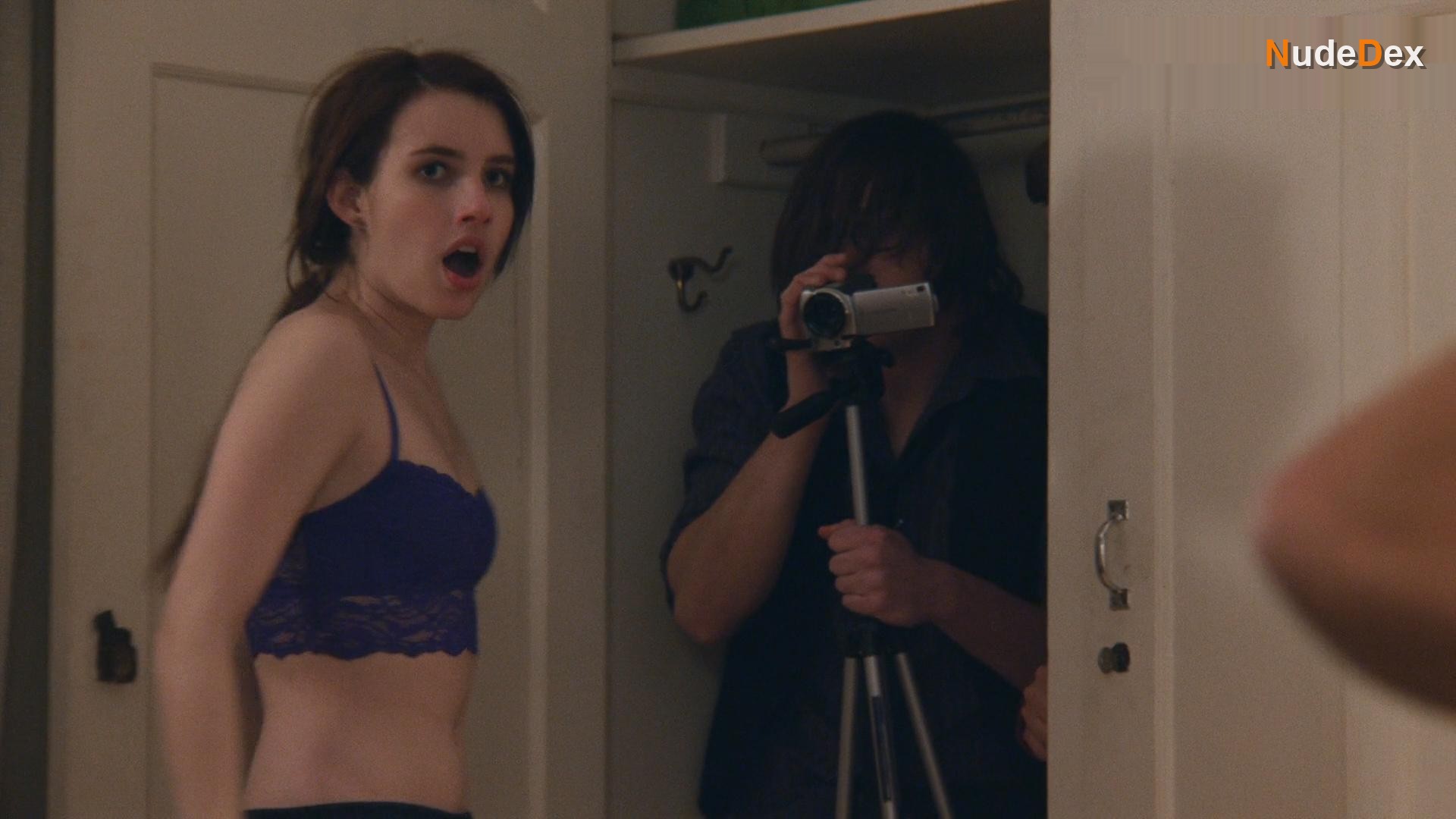 Emma Roberts in Adult World, photo 8