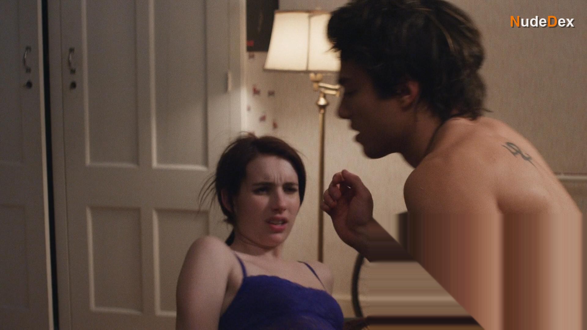 Emma Roberts in Adult World, photo 11