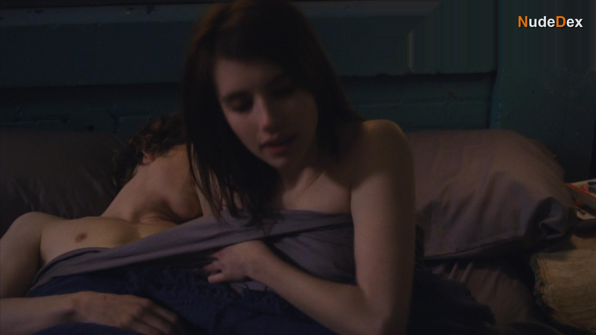 Emma Roberts in Adult World, photo 15
