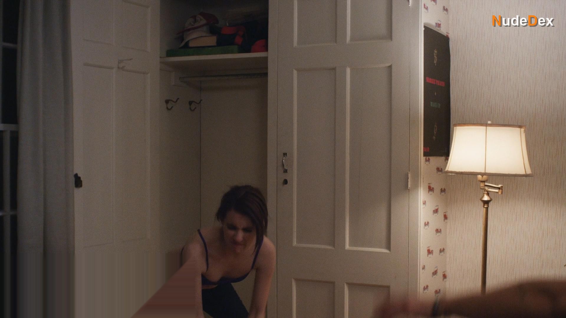 Emma Roberts in Adult World, photo 20