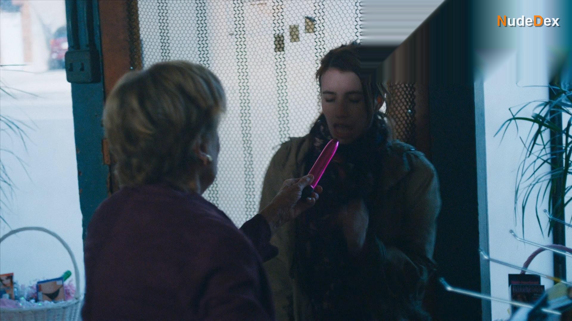 Emma Roberts in Adult World, photo 21