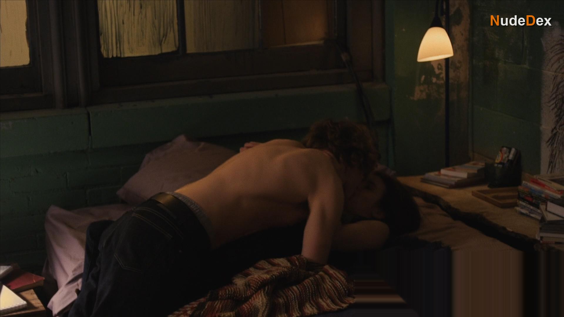 Emma Roberts in Adult World, photo 23