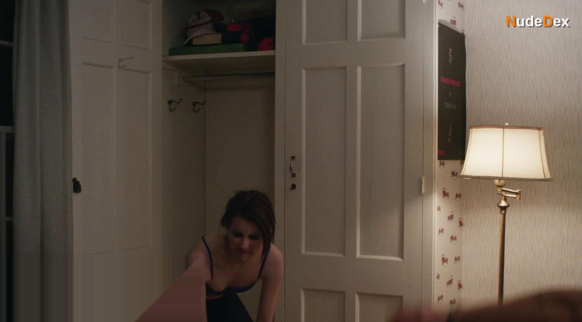 Emma Roberts in Adult World, photo 27