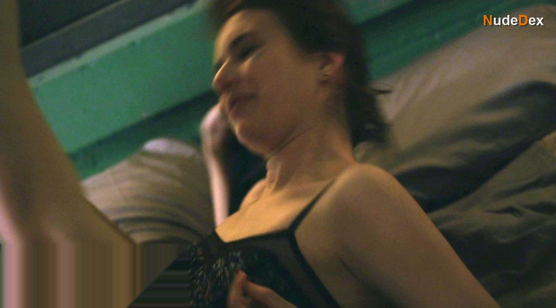 Emma Roberts in Adult World, photo 29