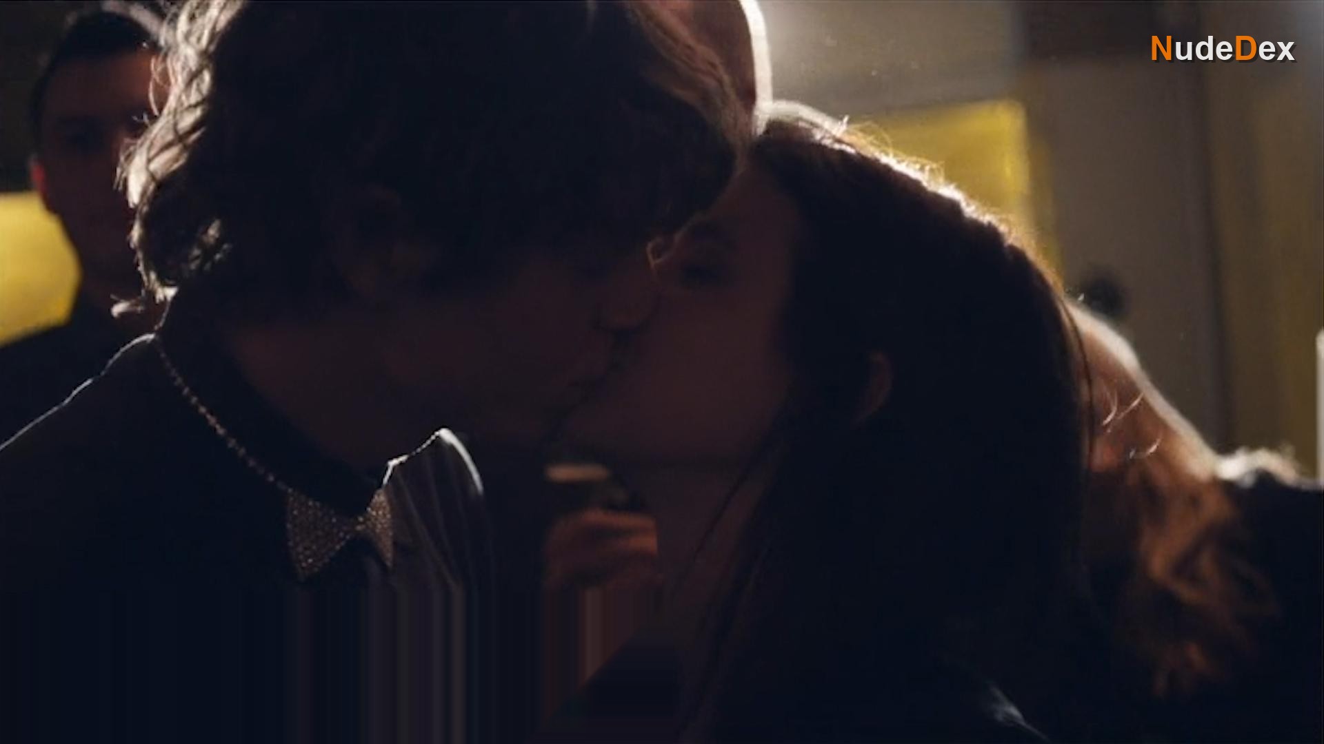 Emma Roberts in Adult World, photo 31