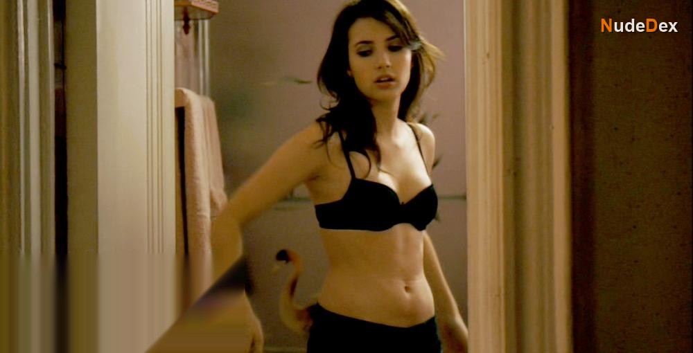 Emma Roberts in Twelve, photo 2