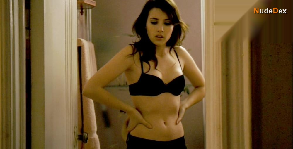 Emma Roberts in Twelve, photo 3