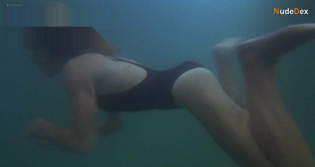 Emma Suarez in The Red Squirrel, photo 1