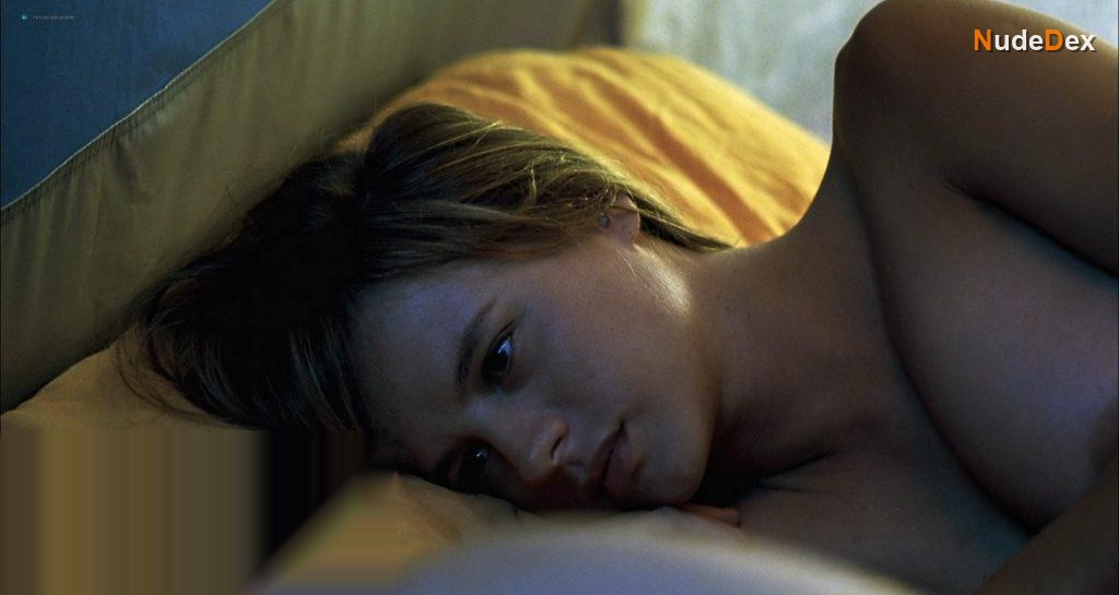 Emma Suarez in The Red Squirrel, photo 5