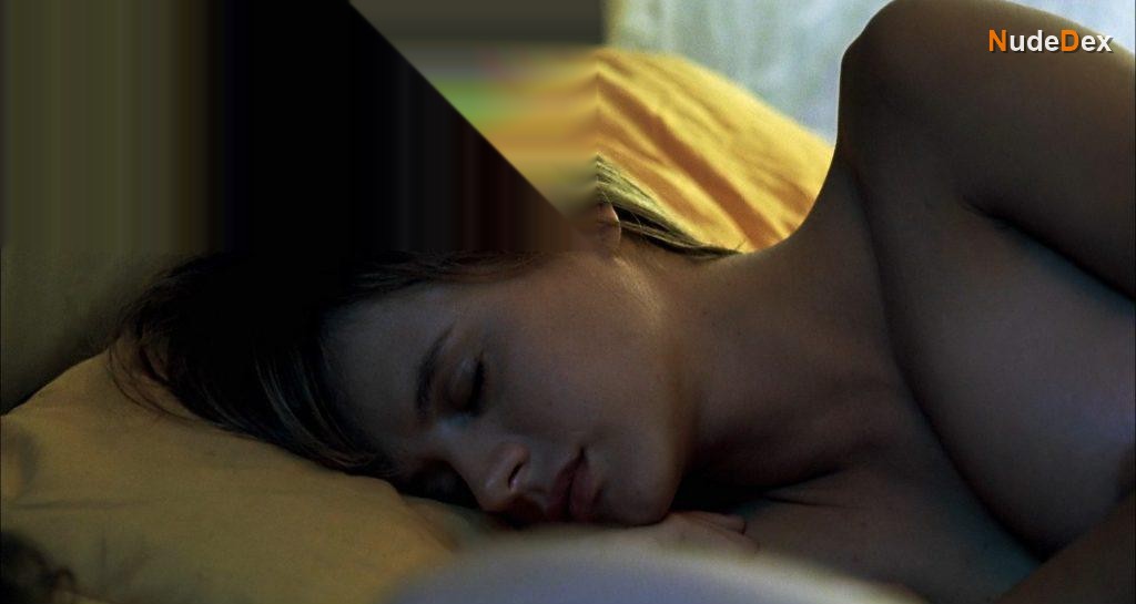 Emma Suarez in The Red Squirrel, photo 6