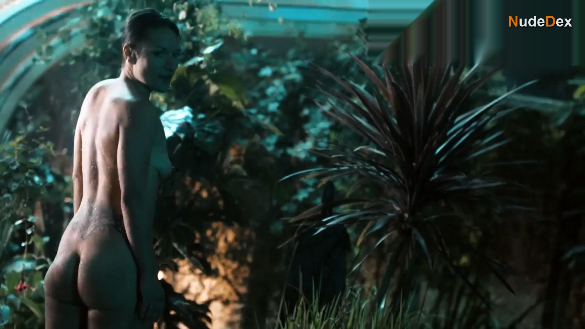 Emma Wild in Unlocked, photo 10
