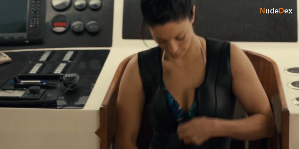 Erica Cerra in Asesino De Tiburones, photo 2