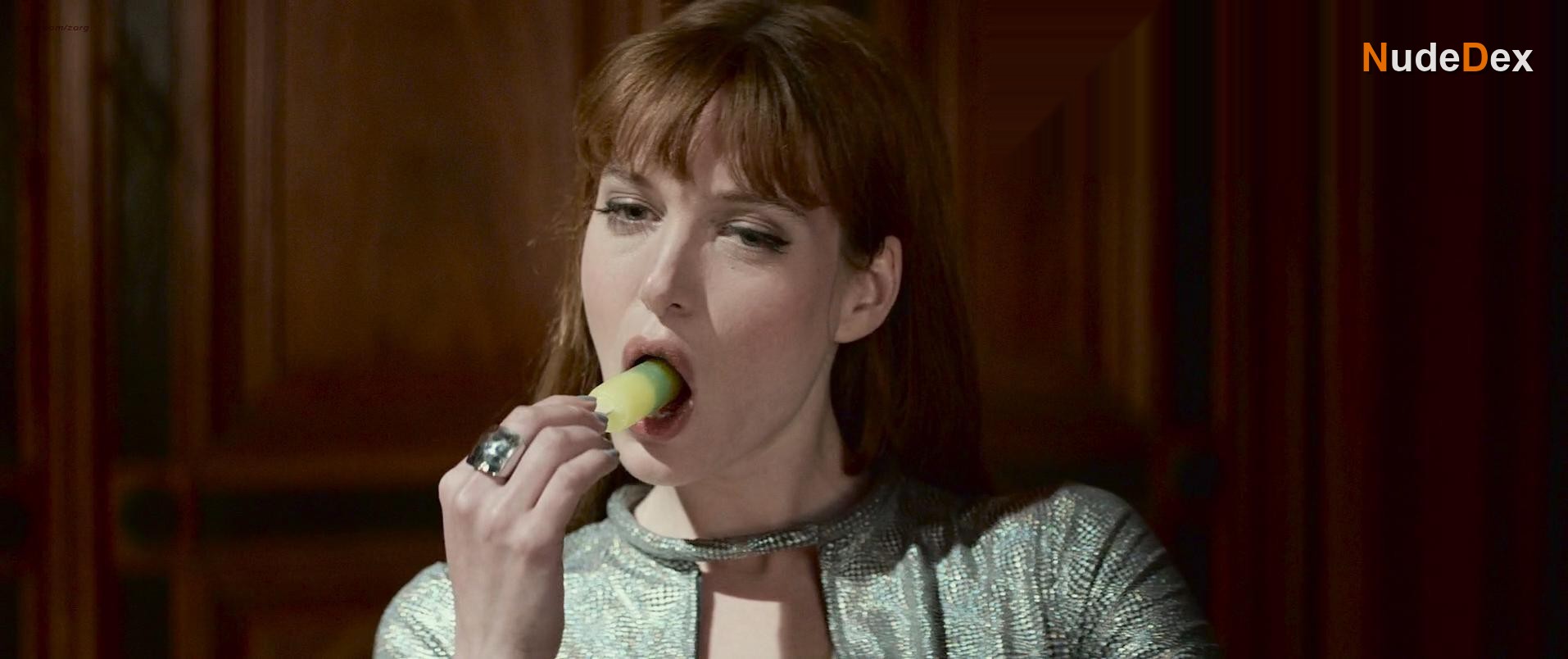 Erika Sainte in Moonwalkers, photo 1