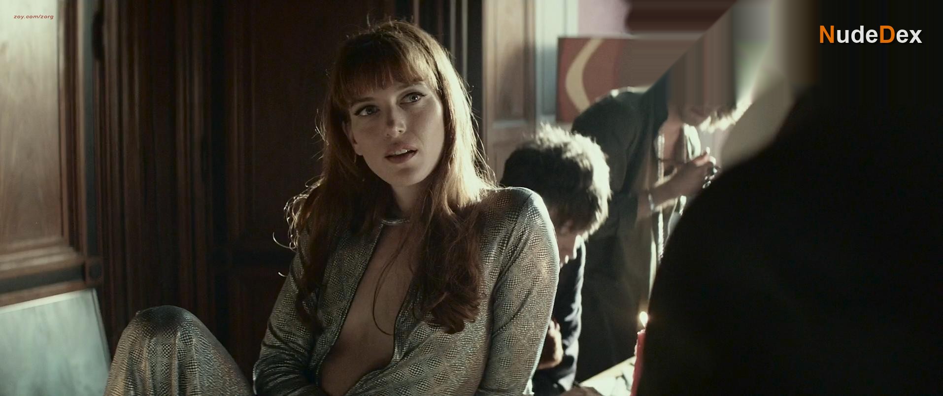 Erika Sainte in Moonwalkers, photo 3