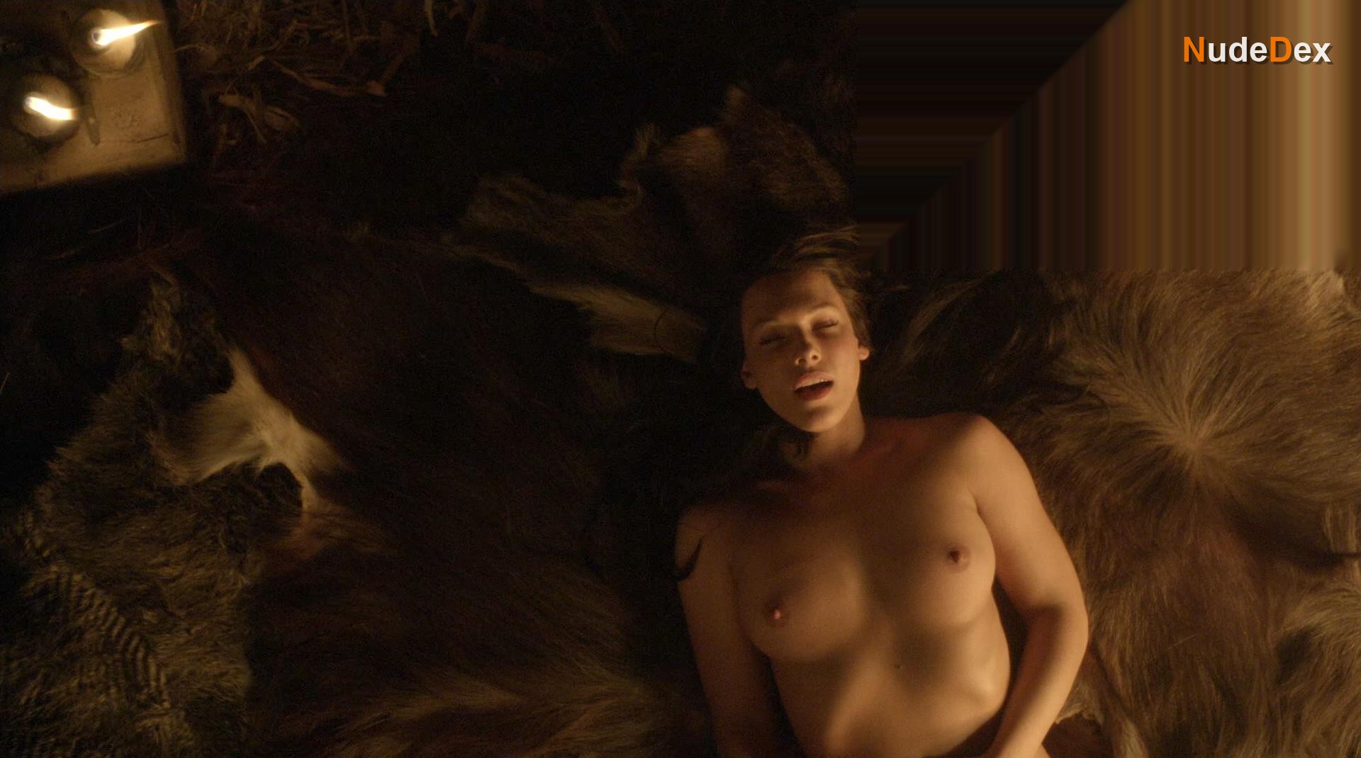 Erin Cummings in Spartacus, photo 18