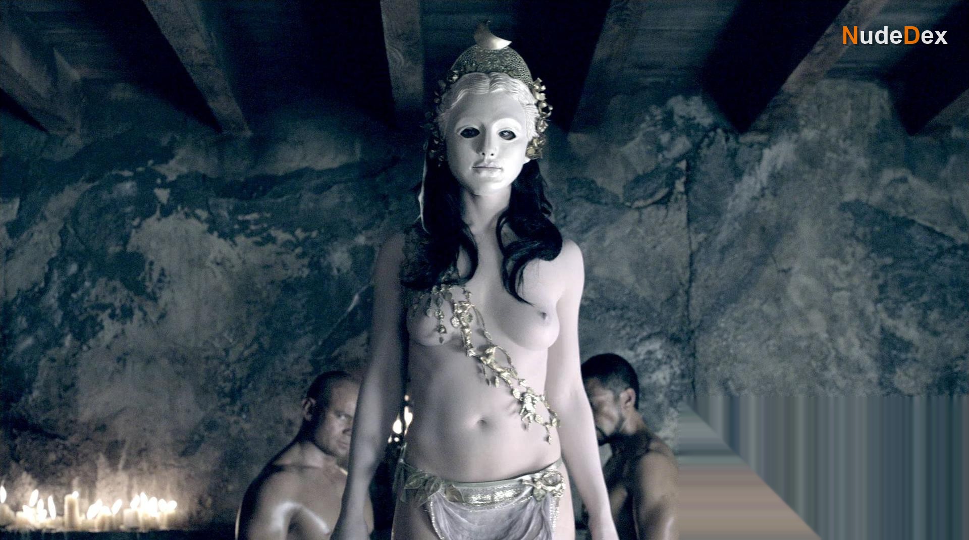 Erin Cummings in Spartacus, photo 21