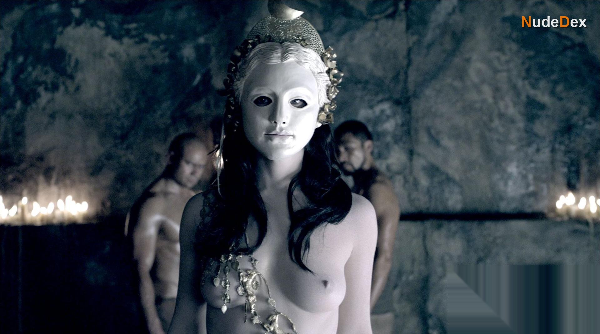 Erin Cummings in Spartacus, photo 23