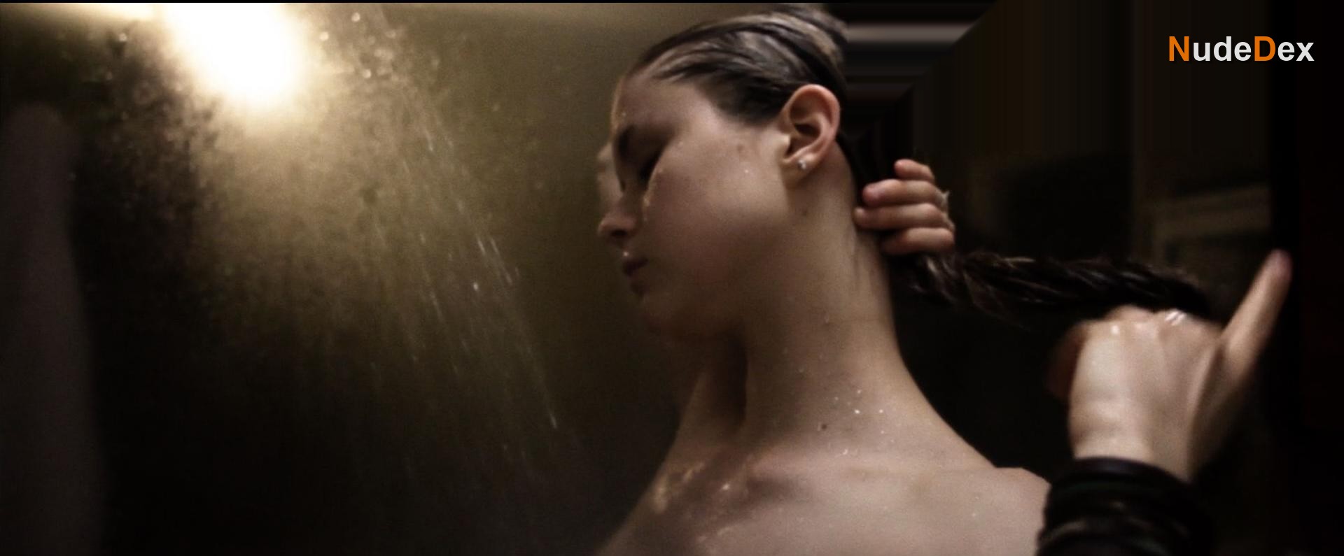 Erin Moriarty in Within, photo 5