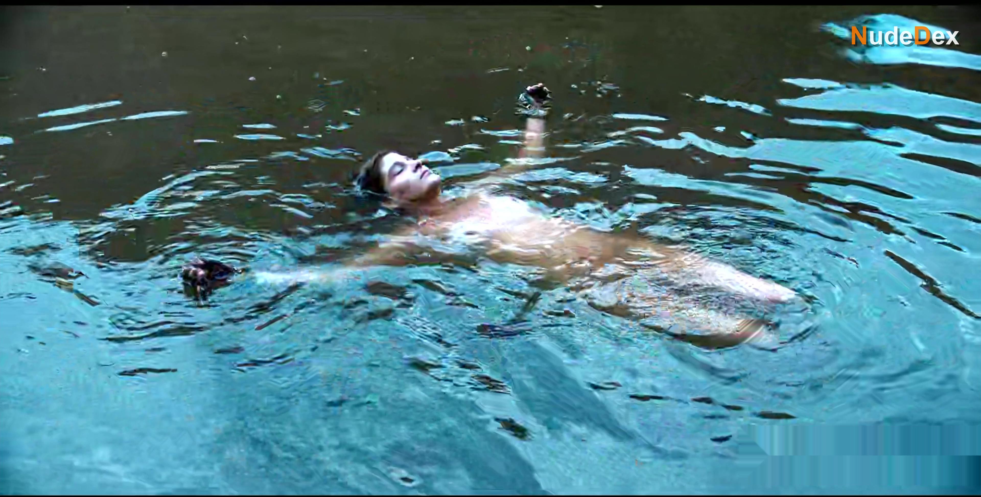 Estefania Pineres in Delirium, photo 16