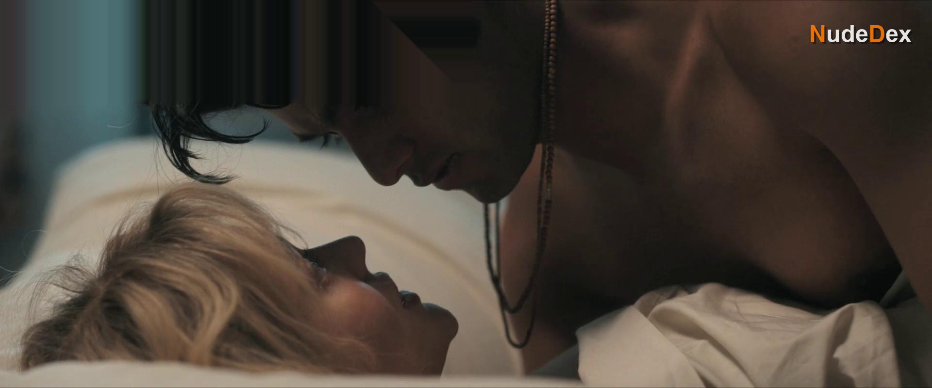 Esther-rose Mcgregor in We Were Liars, photo 9
