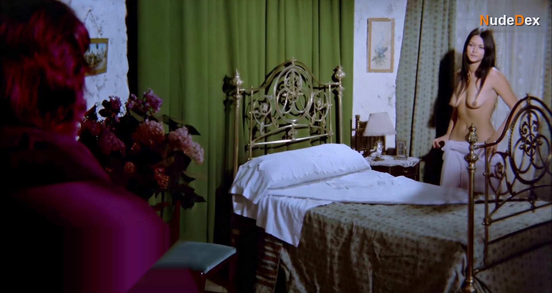 Esther Santana in Horror Rises From The Tomb, photo 1