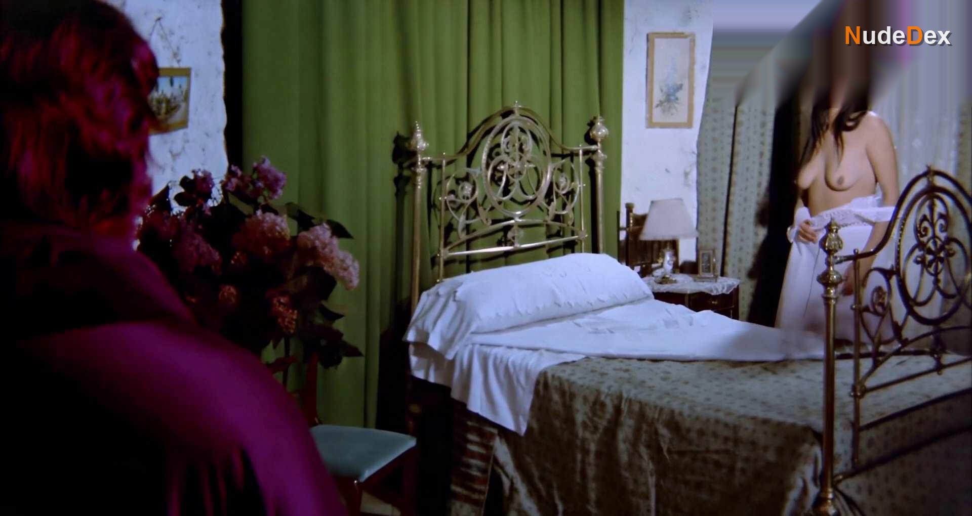 Esther Santana in Horror Rises From The Tomb, photo 4