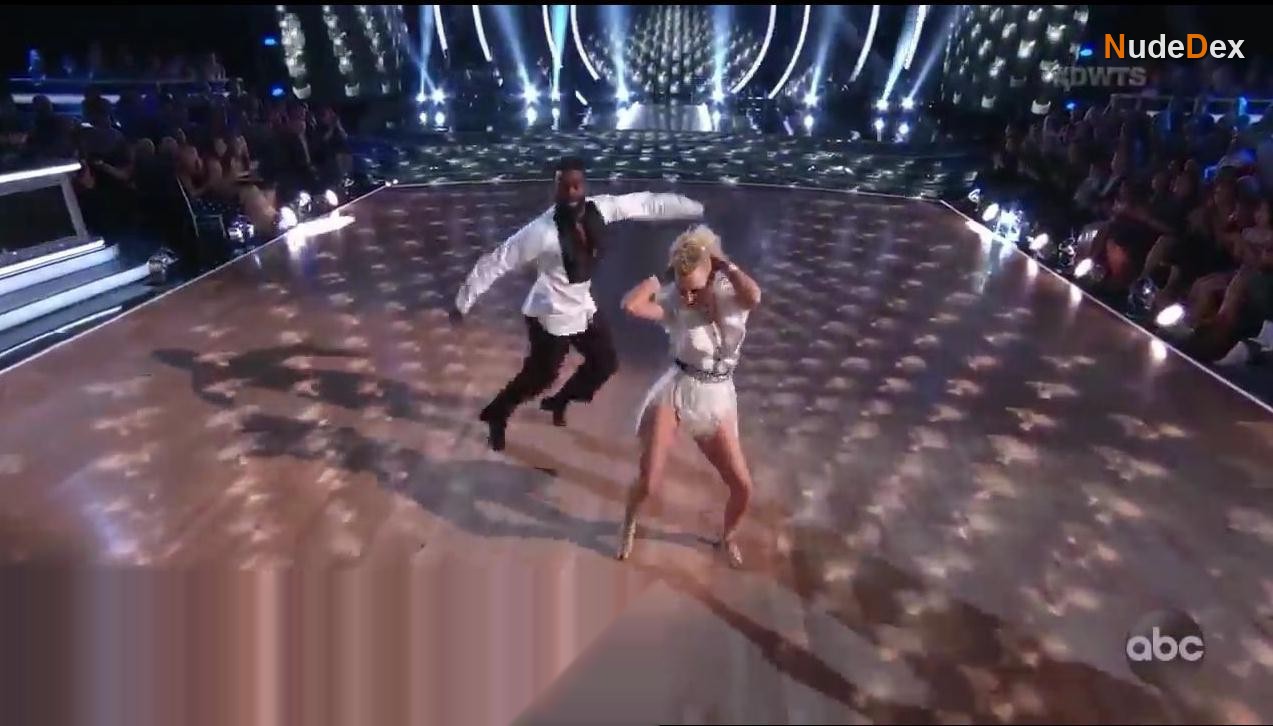 Evanna Lynch in Dancing With The Stars, photo 42