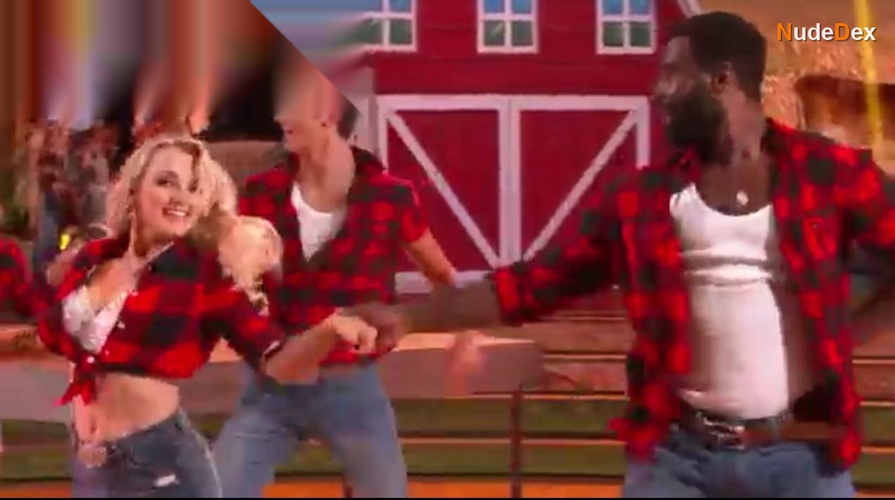 Evanna Lynch in Dancing With The Stars, photo 54