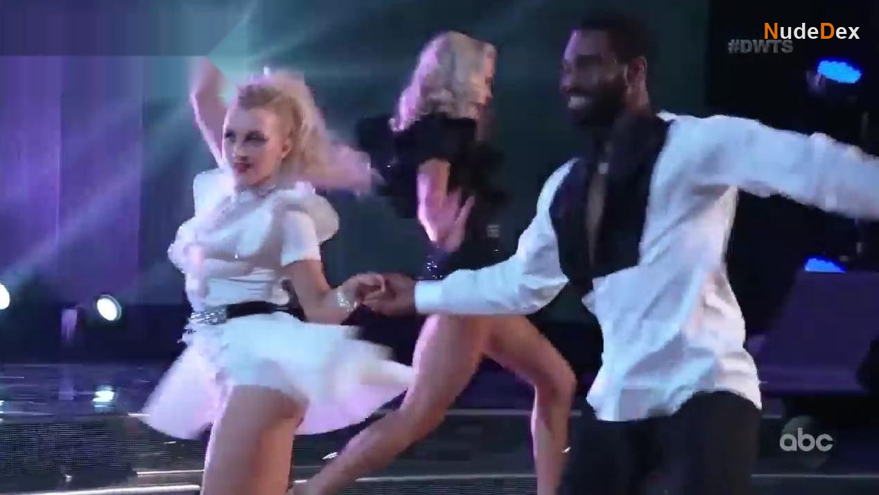 Evanna Lynch in Dancing With The Stars, photo 65