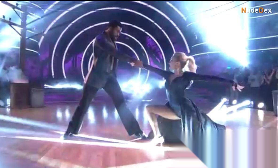 Evanna Lynch in Dancing With The Stars, photo 85
