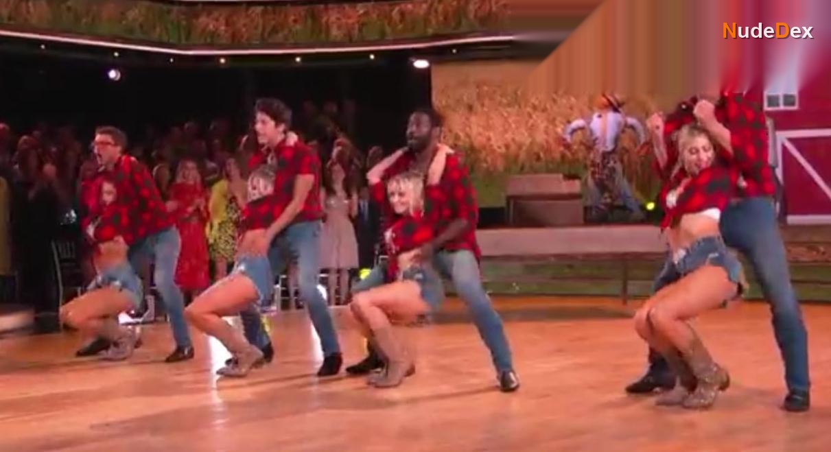 Evanna Lynch in Dancing With The Stars, photo 94