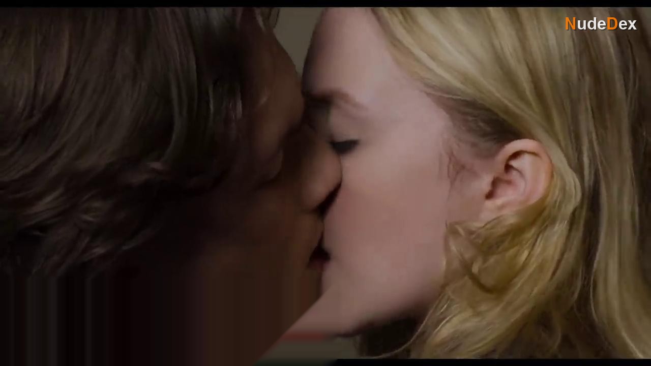 Evanna Lynch in My Name Is Emily, photo 8
