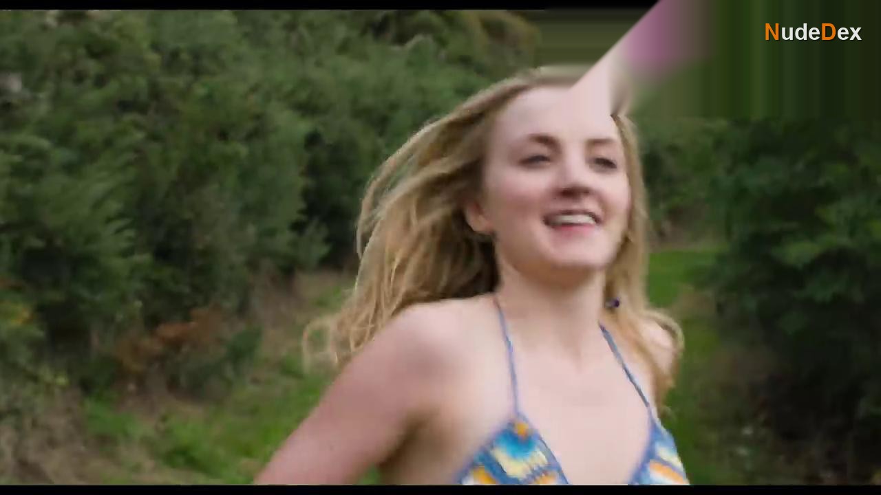 Evanna Lynch in My Name Is Emily, photo 11