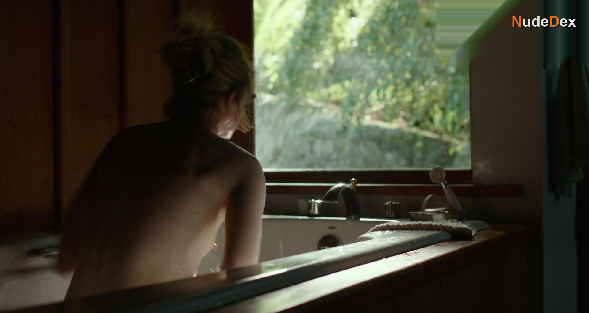 Evan Rachel Wood in Into The Forest, photo 1