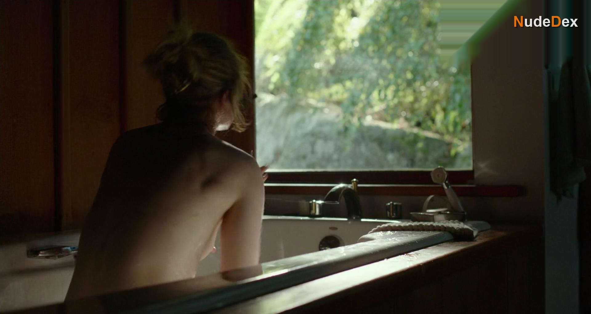 Evan Rachel Wood in Into The Forest, photo 3