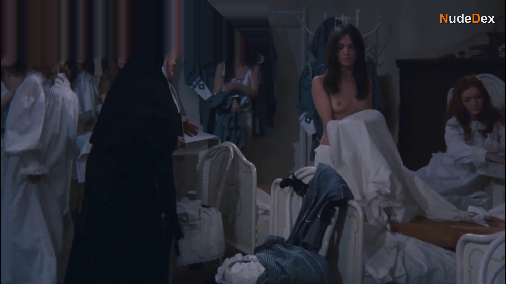 Eva Vass in Ant Hill, photo 4