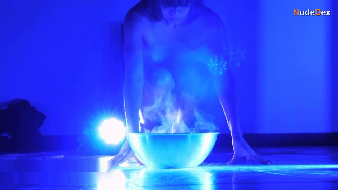 Eve Bonneau in Vapor, photo 5