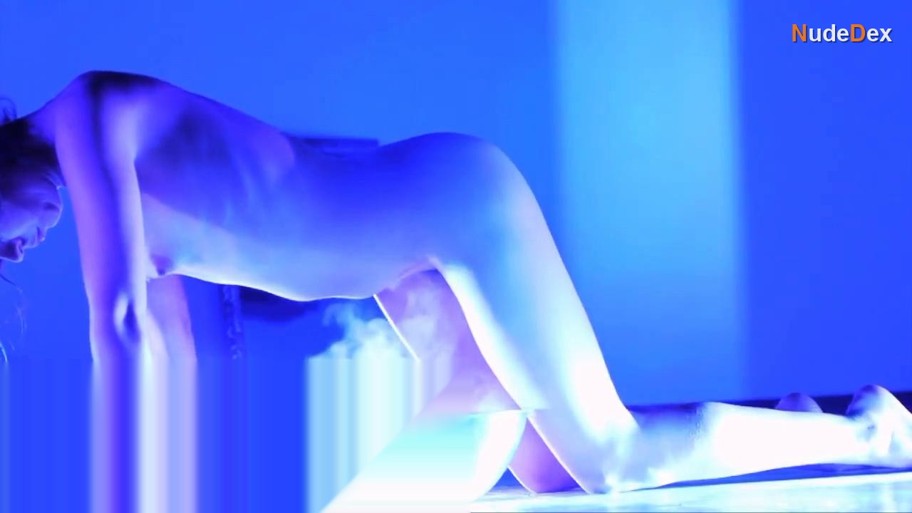 Eve Bonneau in Vapor, photo 8