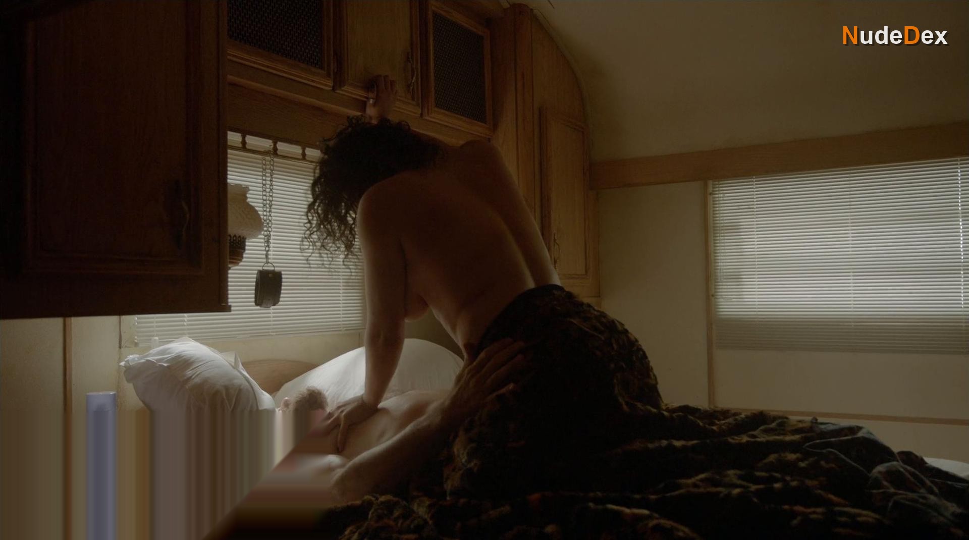 Eve Harlow in Bitten, photo 2