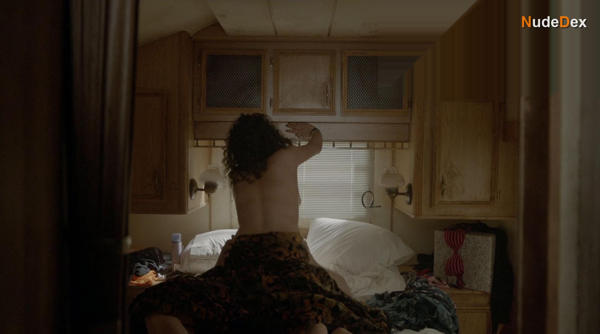 Eve Harlow in Bitten, photo 3