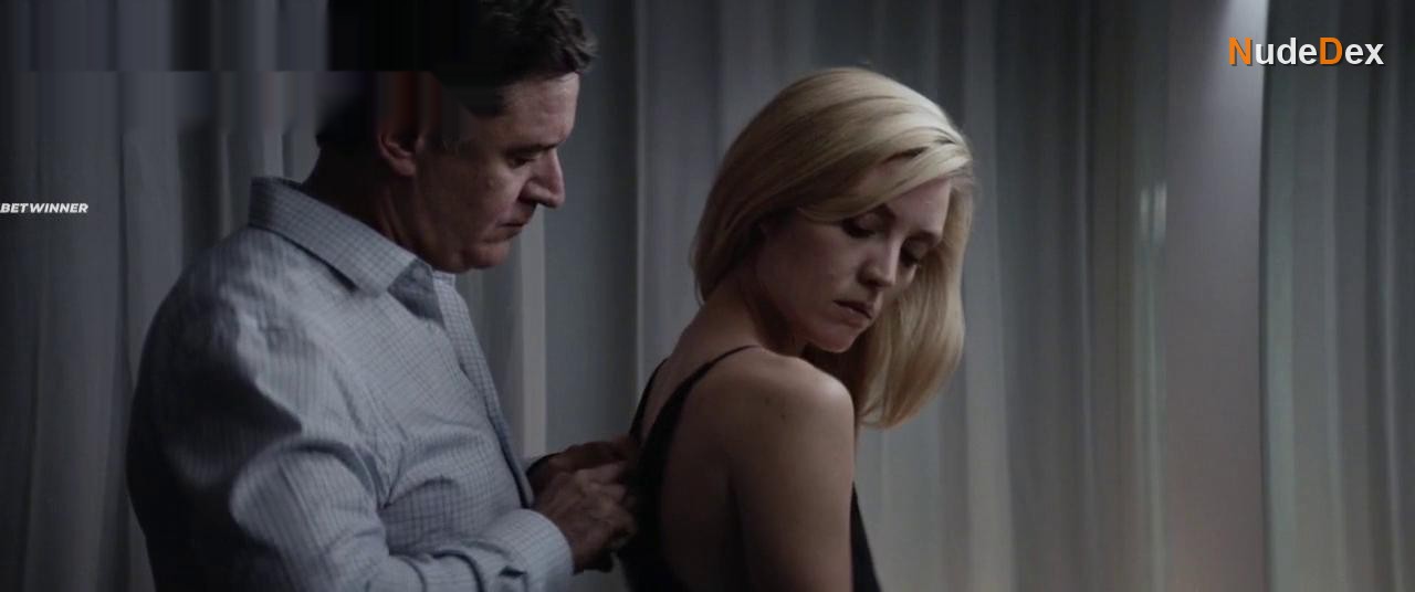 Evelyne Brochu in Cash Nexus, photo 4