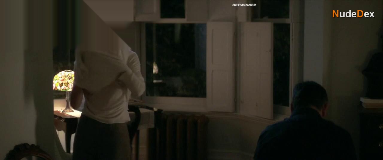 Evelyne Brochu in Cash Nexus, photo 10