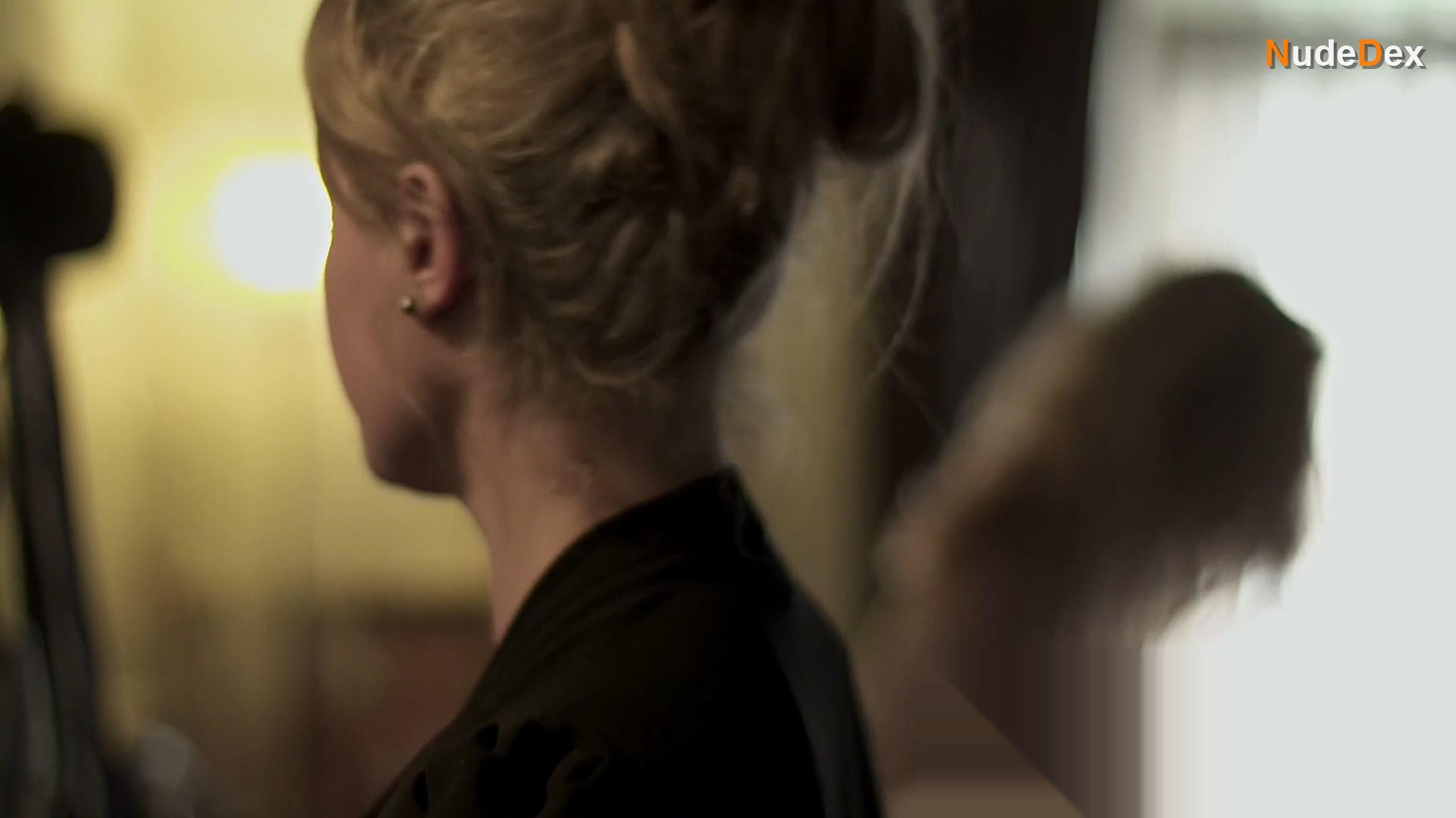 Evelyne Brochu in L'appartement, photo 3