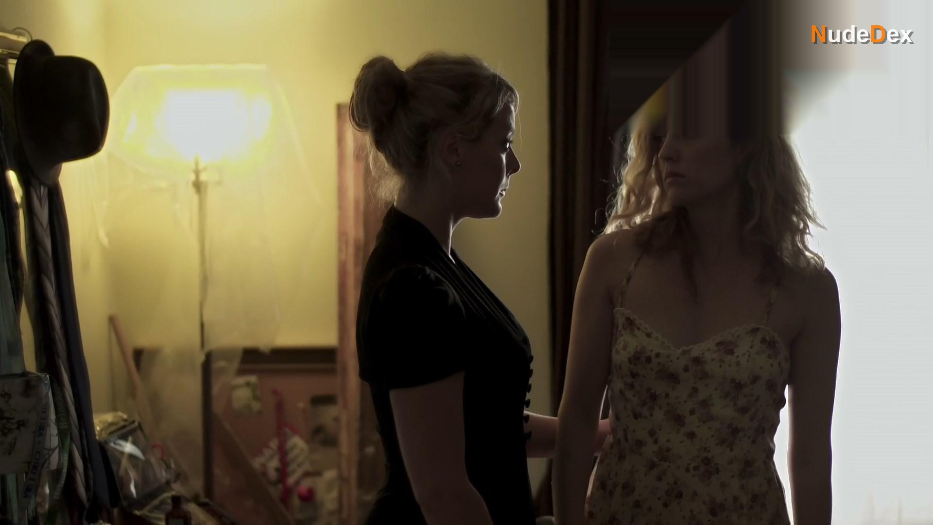 Evelyne Brochu in L'appartement, photo 6